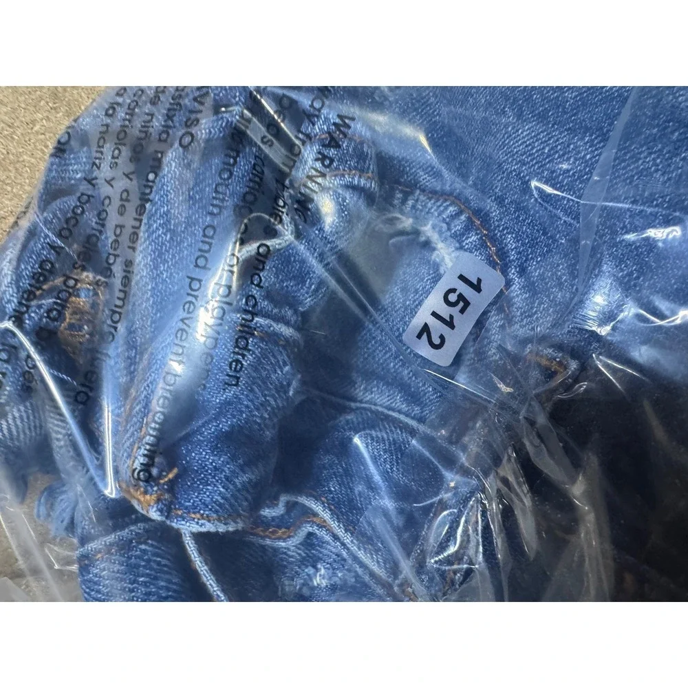 Free People We The Free Distressed Denim Shorts Medium Wash Raw‎ Hem Size 26